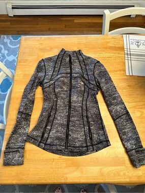 Lululemon define jacket size 4